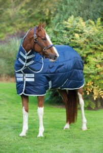 Manta para caballo Amigo Insulator medium marino/plata 145 × 198 cm